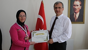 Başarılı Sporcuya Teşekkür Belgesi Verildi