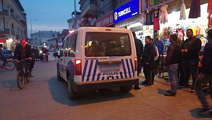 Gözaltına Alınacağını Anlayan İki Genç Polisten Kaçtı 