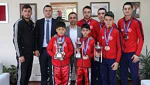 Kickboksçulardan 8 Madalya