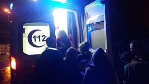 Otomobil Sürücüsü Yoldan Geçen Kadınlara Çarptı 