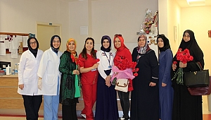 AK Kadınlar Hemşireler Günü’nü Kutladı