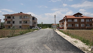 AKYAZI’DA ASFALT ÇALIŞMALARI TÜM HIZIYLA SÜRÜYOR