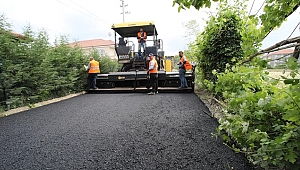 Alt Yapısı Tamamlanan Yollarda Sıcak Asfalt Serim Çalışması Başladı