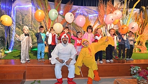 Çocuklar Tiyatroyla doyasıya eğlendi