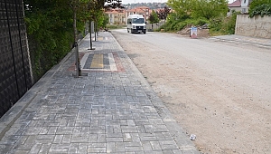 Erenlerde Yaya Kaldırımı Çalışmaları Sürüyor