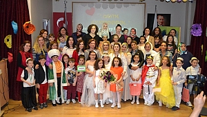 Minikler Masal Gösterilerini Sundular