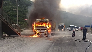 Seyir Halinde Alevlere Teslim Oldu