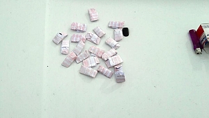 Şüpheli otomobilde uyuşturucu haplar ele geçirildi