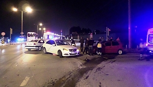 Zincirleme Trafik Kazası: 2 Yaralı