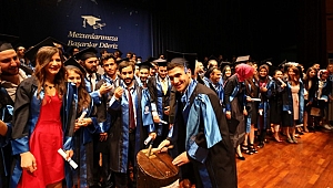 Sakarya Üniversitesinde Mezuniyet Heyecanı