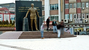 Strese Girdim Dedi Demokrasi Meydanında Havaya Ateş Etti