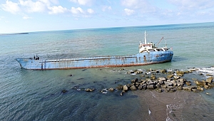 Tatilciler, Karaya Oturan İcralık Geminin Kaldırılmasını İstiyor
