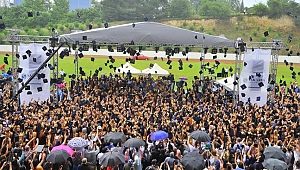 Genç Mühendislerin Mezuniyet Sevinci