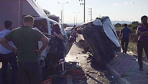 Söğütlü'de Trafik Kazası! 3 Yaralı