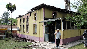 Yanan Cami Tamamen Kül Oldu