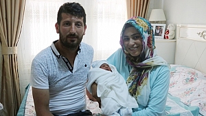 YENİ DOĞAN BEBEĞİNİN İSMİNİ ÖMER HALİS KOYDULAR
