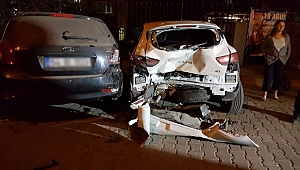 Park Halindeki Araçlara Çarparak Durabildi! 4 Yaralı