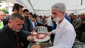 Adapazarı Belediyesi 10 Bin Kişilik Aşure Dağıttı