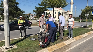 EKOBİS VE MOTOSİKLET ÇARPIŞTI 2 YARALI