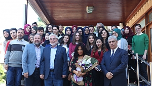 Kalbe Giden Yol Şiirden Geçer