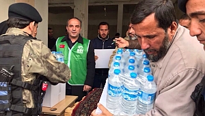 Adapazarı Belediyesi El-Bab'da 5 Bin Kişiye Erzak Dağıttı 