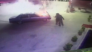 Otomobil Akaryakıt İstasyonunda Yanmaya Başladı
