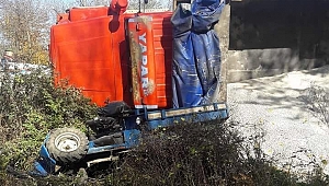 Tarım Aracı İle Kamyon Çarpıştı: 1 Yaralı 