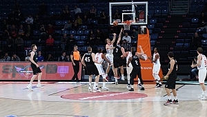 Büyükşehir Efes’e Direnemedi