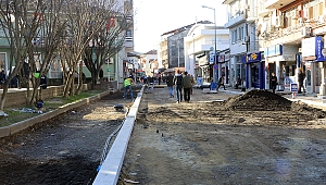 ​​​​​​​Çarşı İçinde Kaldırım Çalışmaları Başladı