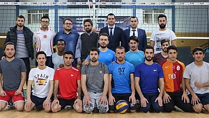 KYK Öğrencileri File Önünde 