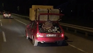 Otomobil Üzerine Yüklenen Koltuklar İle Tehlikeli Yolculuk Yaptı