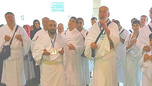 Eğitim-Bir-Sen Kabe’de Mehmetçik İçin Dua Etti