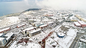 Kampüs Beyaza Büründü