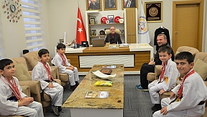 Başkan Öztürk Minik Karatecileri Ağırladı