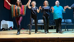 Hayat Kime Güzel Tiyatro Oyunu 3 Mayıs'da Seyircisiyle Buluştu