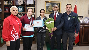 Özsoy, Şampiyon Sporcuları Ağırladı