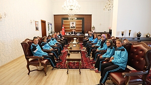 Vali Nayir Taşkısığı Ortaokulu Atletizm Takımını Kabul Etti