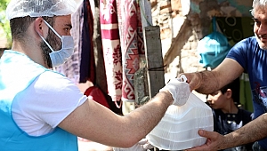 İhtiyaç Sahiplerine Sıcak Yemek ve Hijyen Paketleri Dağıtıldı