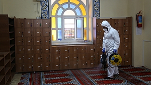 Her Cuma Öncesi Camiler Dezenfekte Ediliyor