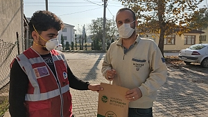 Büyükşehir'in 'Her Eve Maske' dağıtımı sürüyor