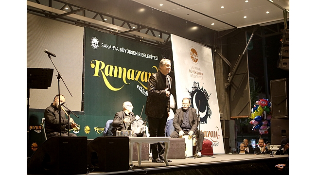 Ahmet Özhan Demokrasi Meydanı’nda Sahne Aldı