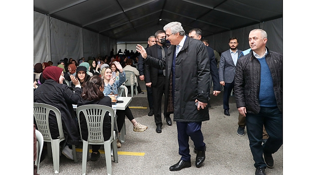 Büyükşehir Bin Kişiye Sofra Kurdu: