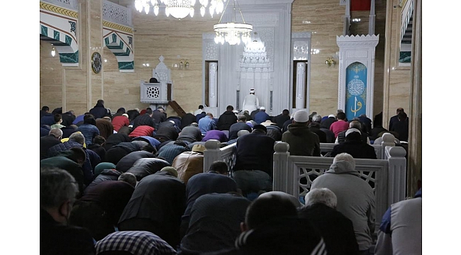 Serdivan’da İlk Teravih Heyecanı