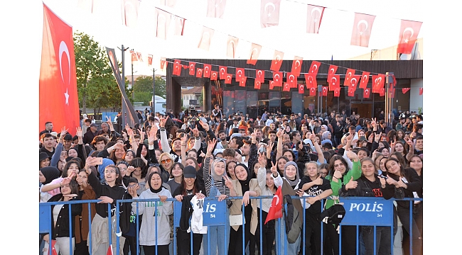 “Gençlerimizi Çok Seviyoruz”
