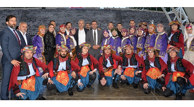Türk Halk Oyunları Büyüledi