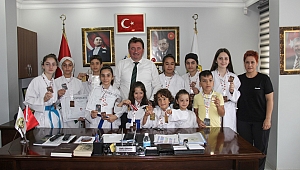 Başkan Gündoğdu Çekya’dan Madalya İle Dönen Sporcuları Ağırladı