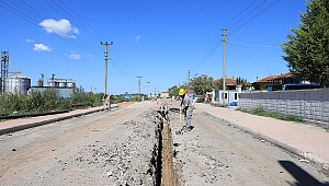 Büyükşehir Belediyesi Söğütlü Atatürk Caddesi’nin İçmesuyu Hattını Yeniliyor