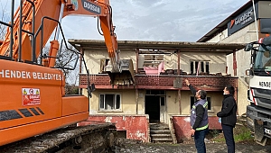 Metruk Binaların Yıkımı Sürüyor