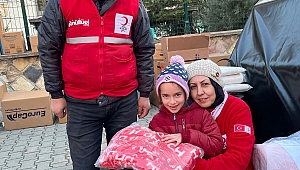 Adapazarı Kızılay Gönüllüleri Deprem Bölgesinde Yaraları Sarıyor