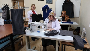 SAMEK Kadınları, Depremzedeler Üşümesin Diye Gece-Gündüz Çalışıyor